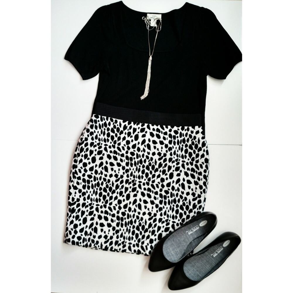Ann Taylor Dalmatian Pencil Skirt - Size 4 - NWT